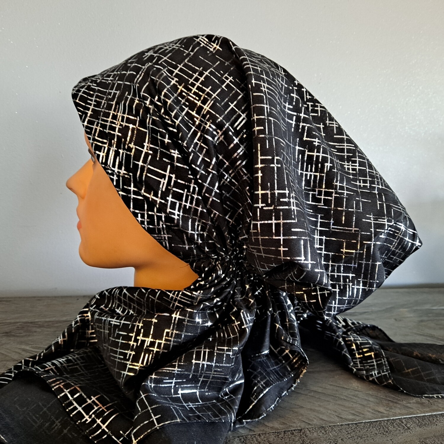 Black - silver lines patterned pretied tichel