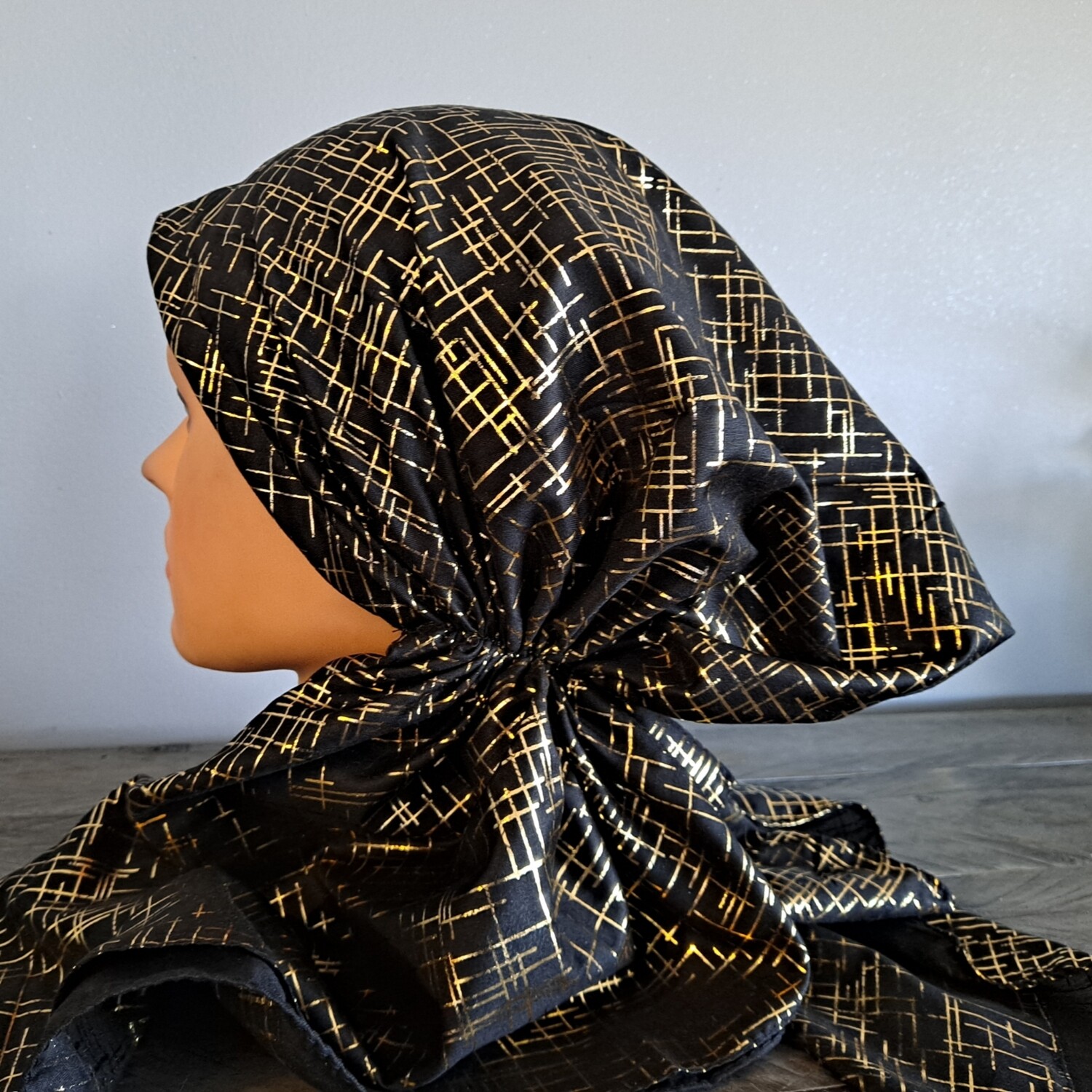 Black - gold lines patterned pretied tichel w/band sewn in (BBS)