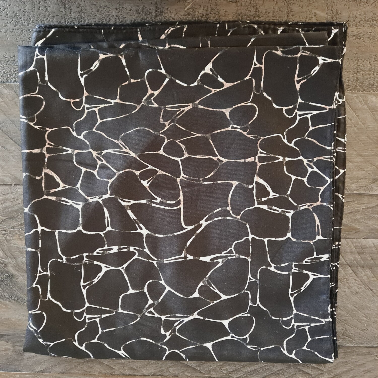 Black - silver metallic pattern tichel