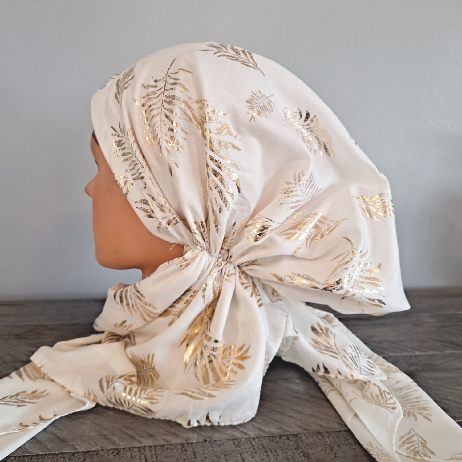 White/Ivory - gold leaves pattern pre-tied tichel