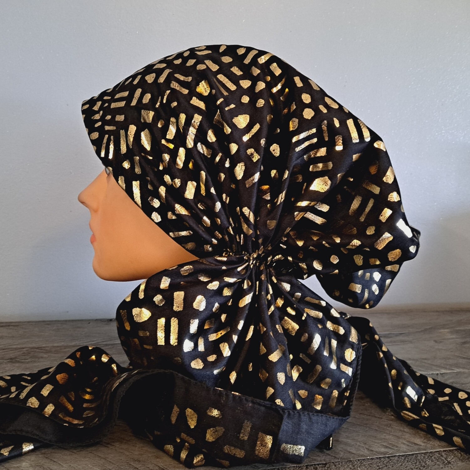 Black/gold shapes metallic patterned pretied tichels w/band sewn in