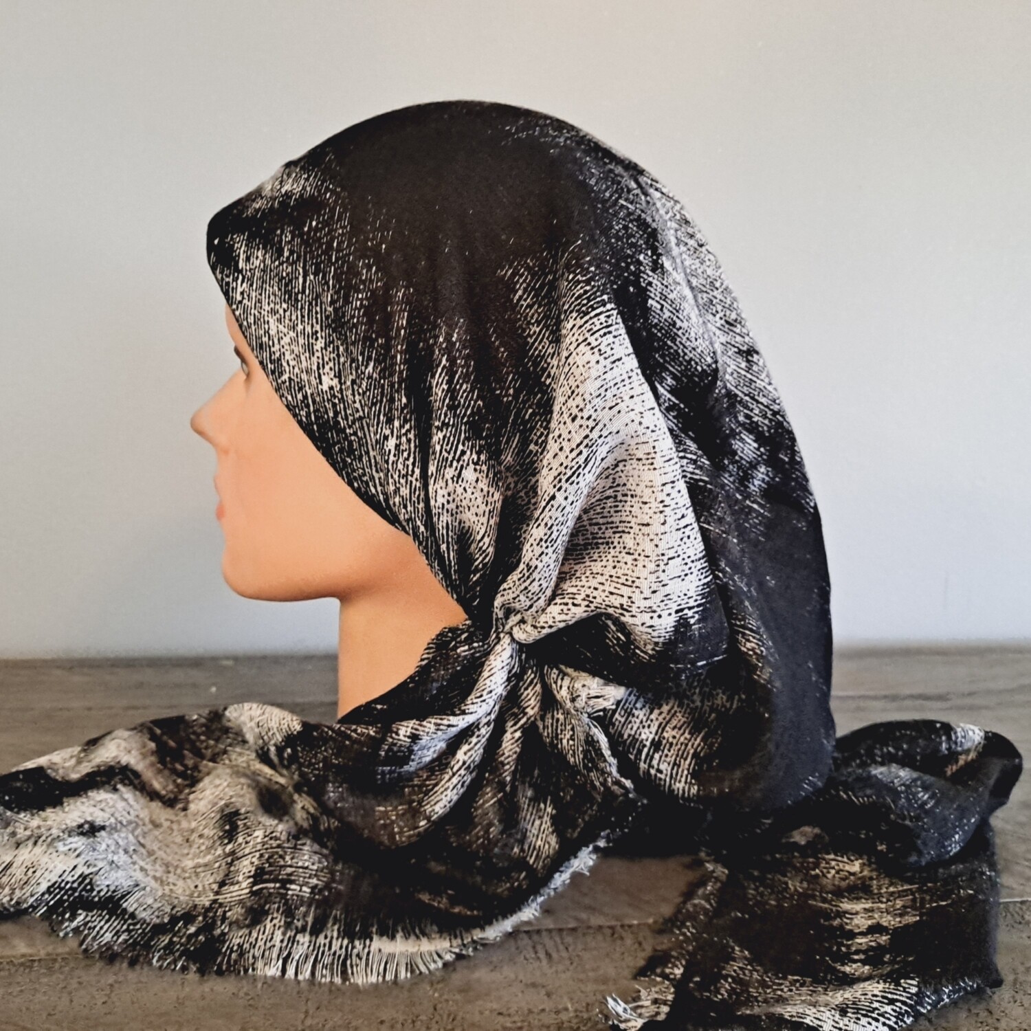 Black/white tie dyed - soft fringes pretied tichel w/band sewn in