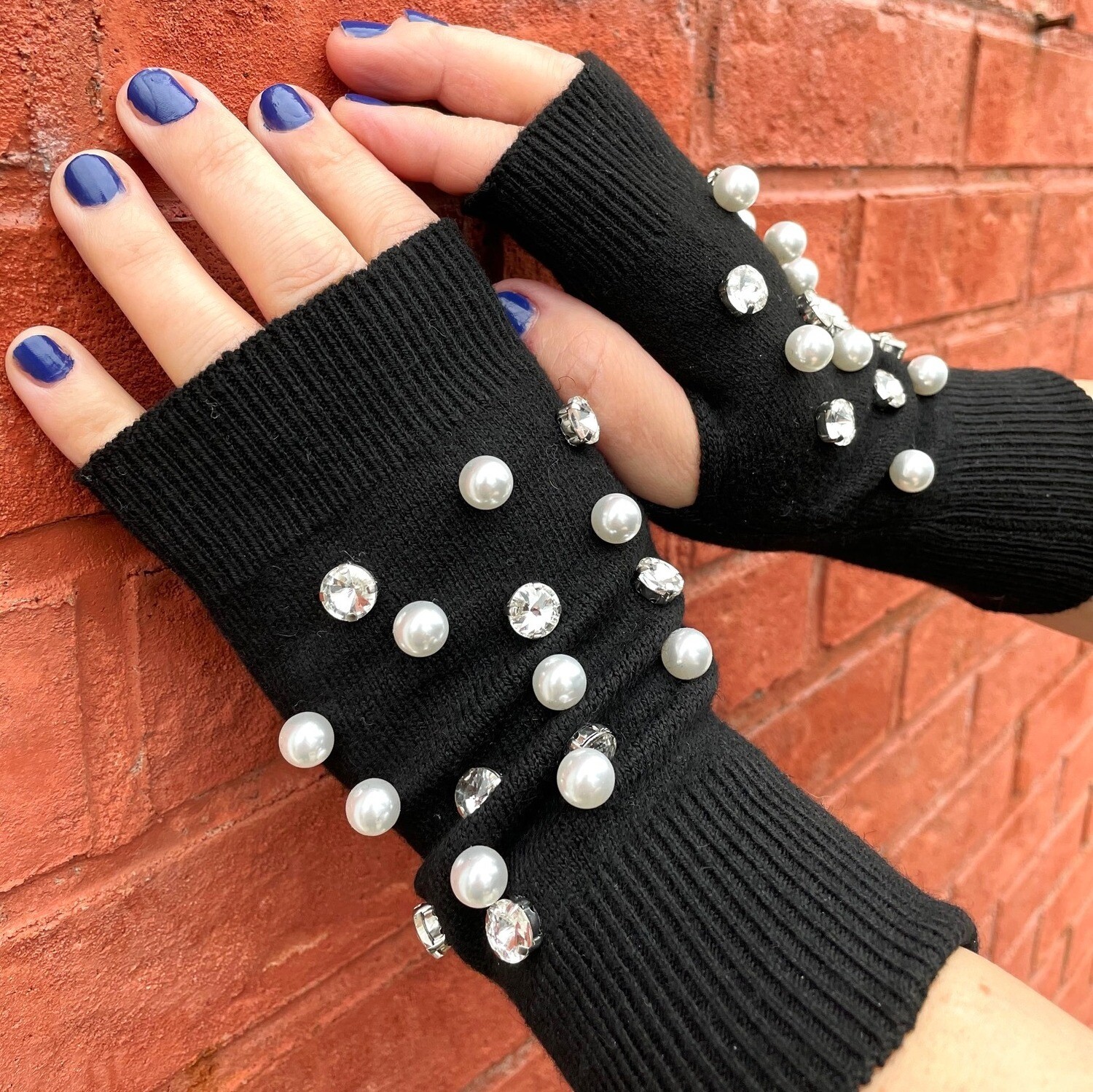 Thin fingerless gloves w/rhinestones and pearls (2021)