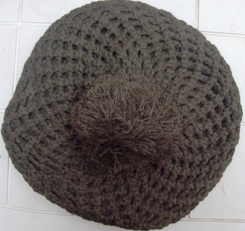 Pom pom knitted beret brown