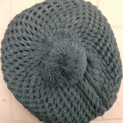 Pom pom knitted beret gray