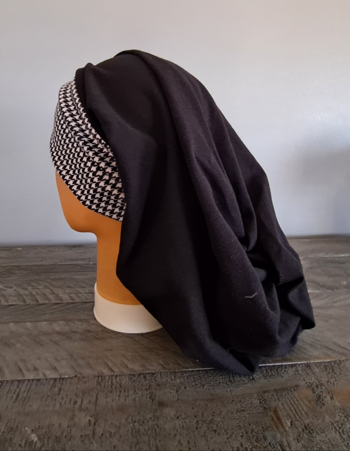 Knot snood black and white houndstooth