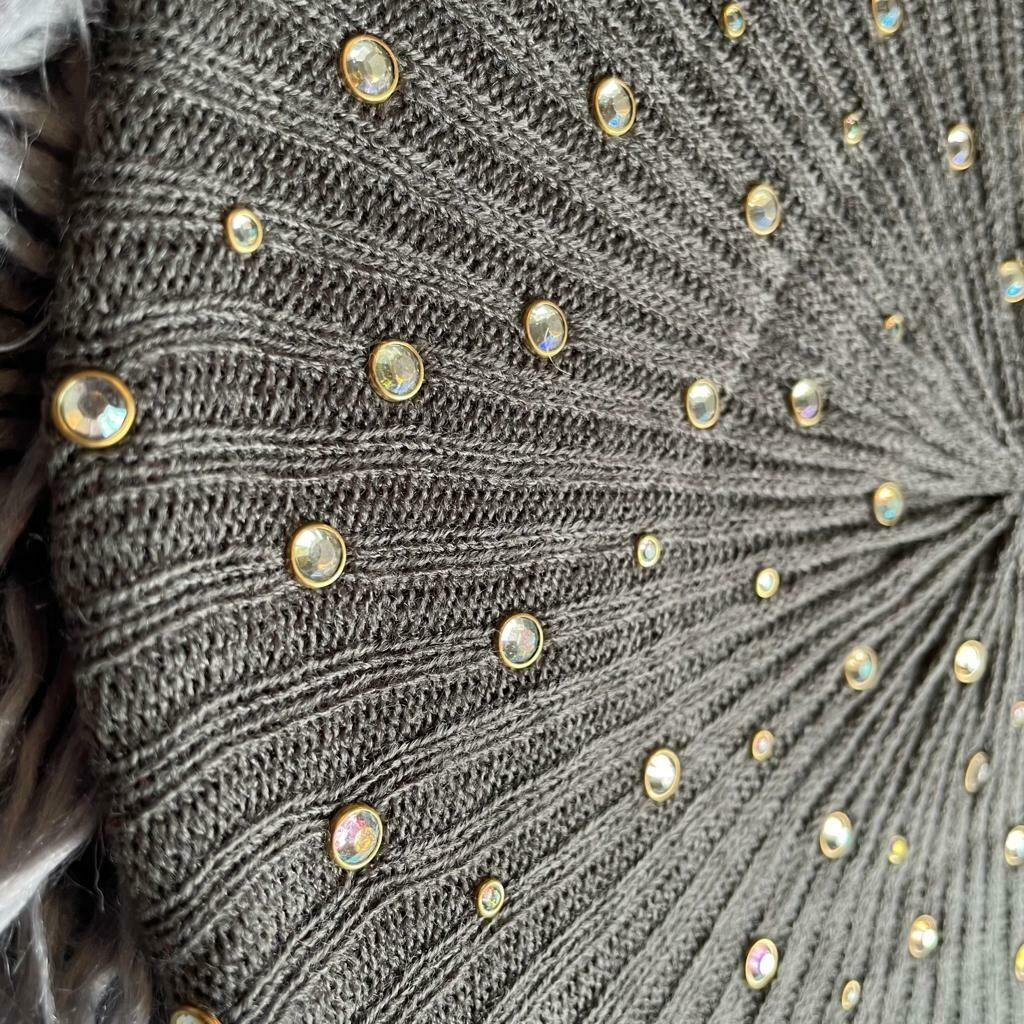 Gray ribbed iridescent studded beret/snood