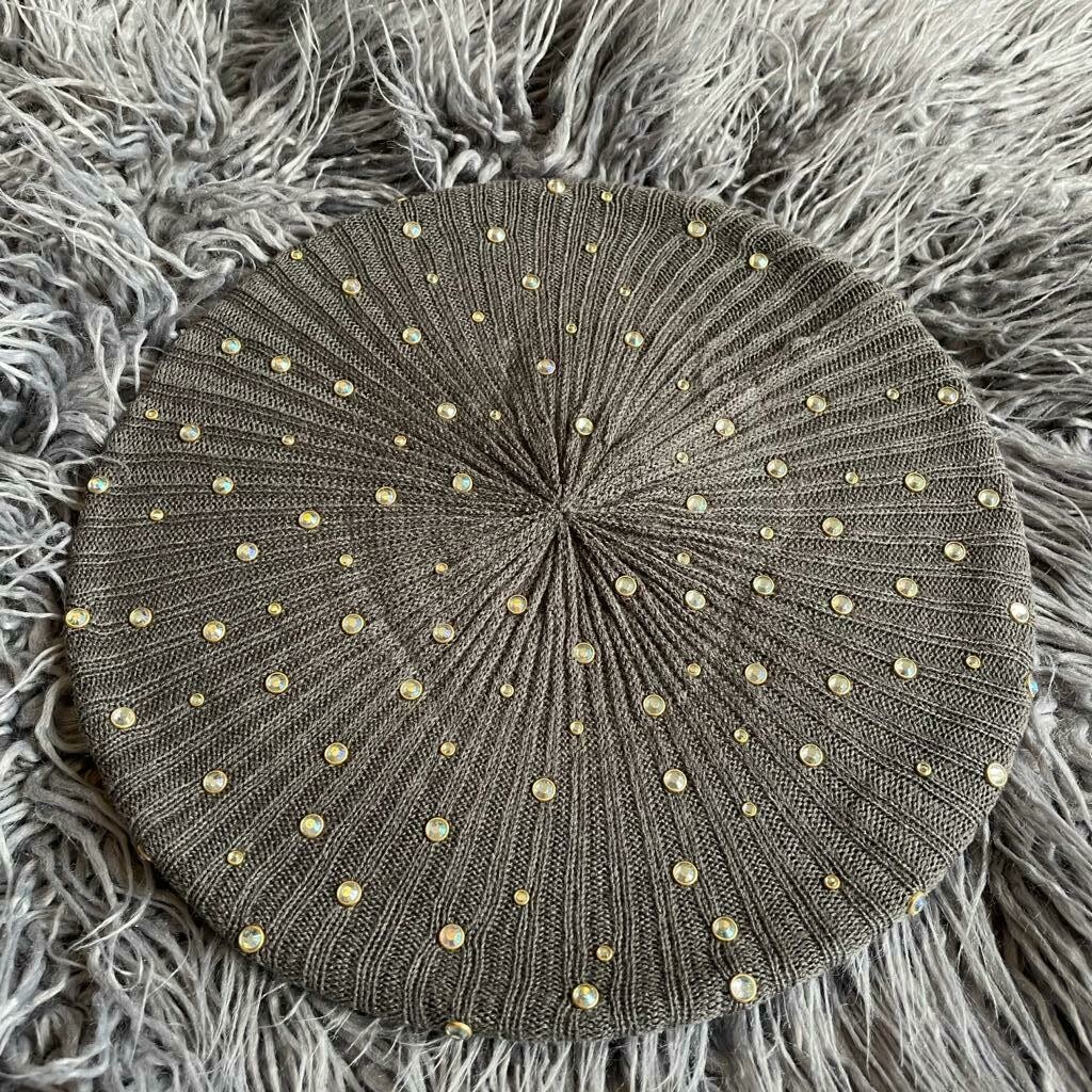 Gray ribbed iridescent studded beret/snood