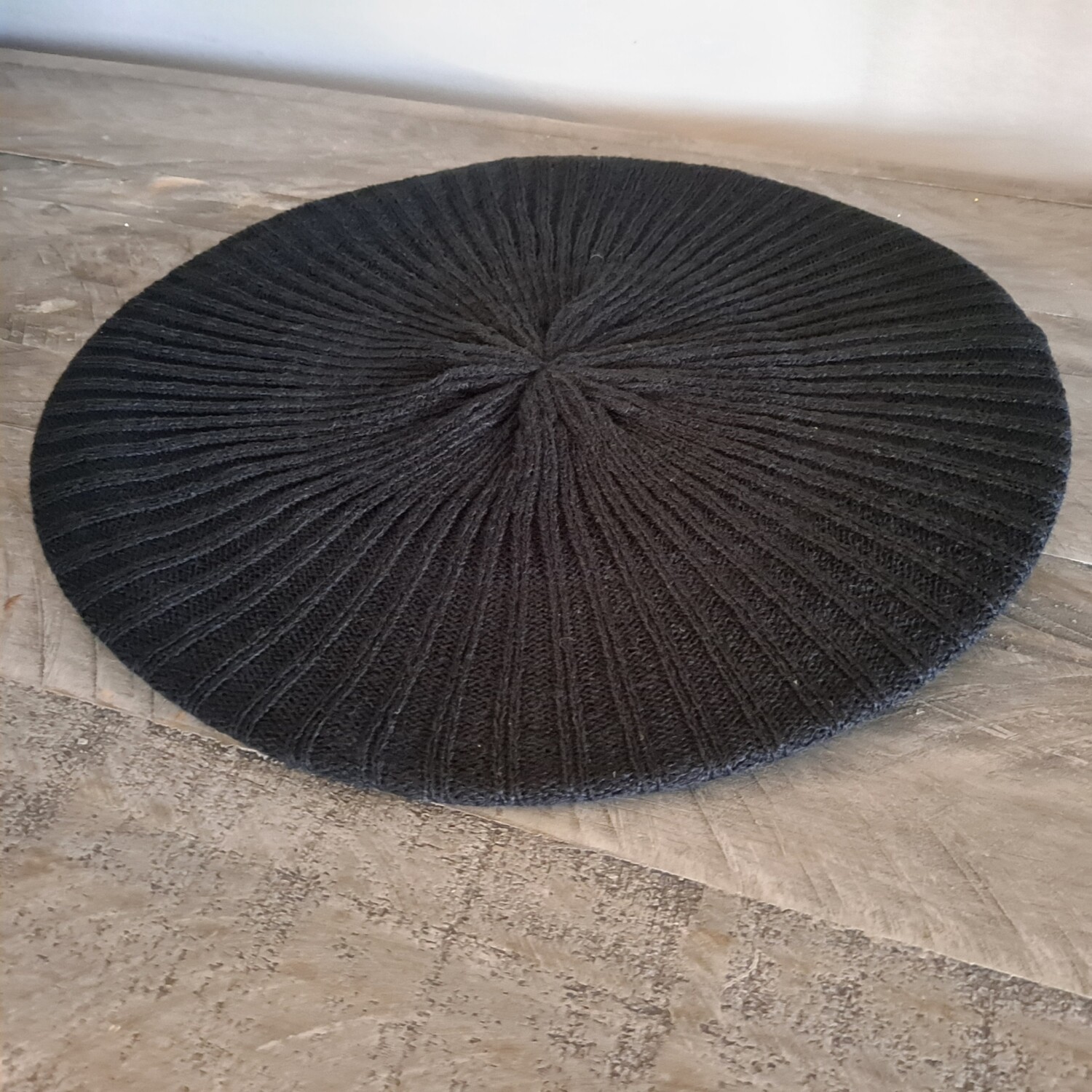 Black narrow ribs thin snood/beret