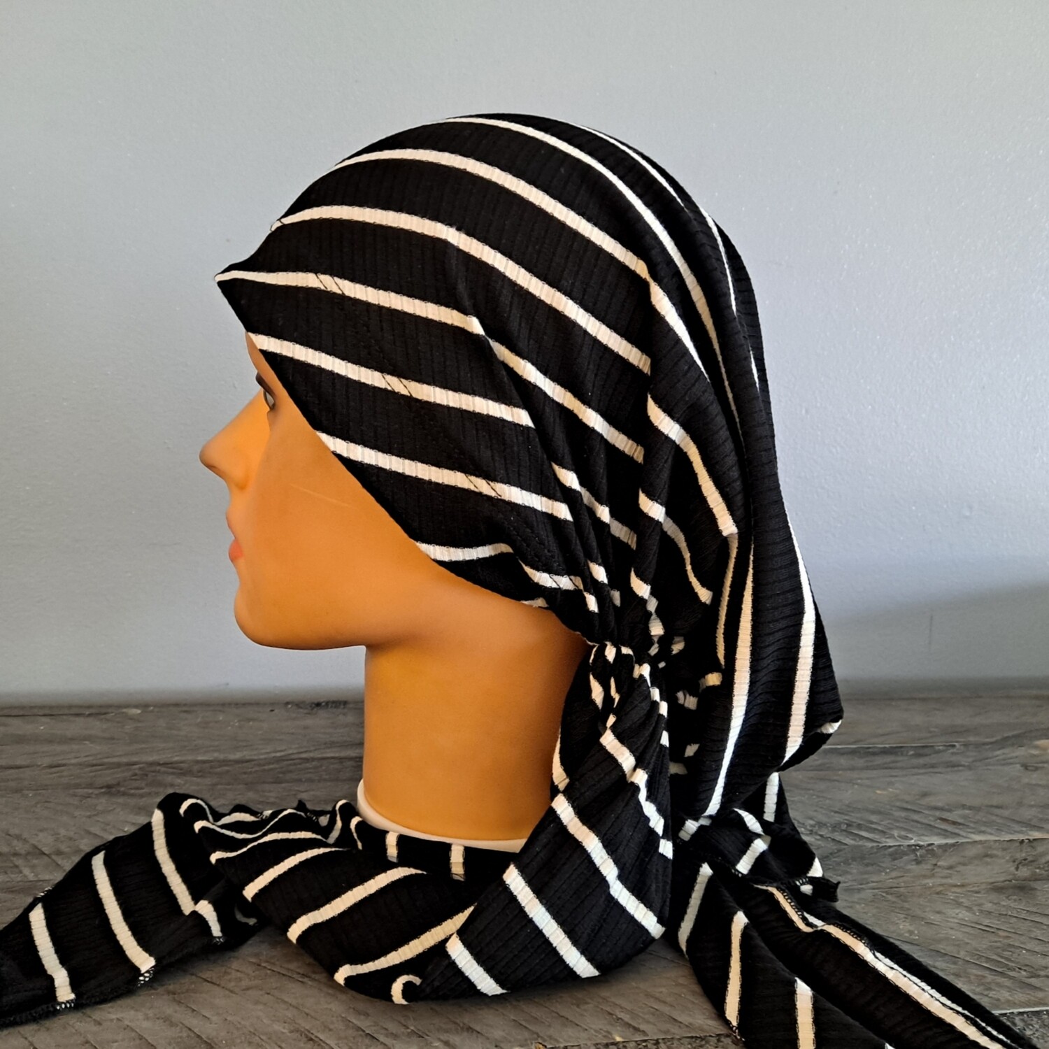 Black/white long tail XL pretied