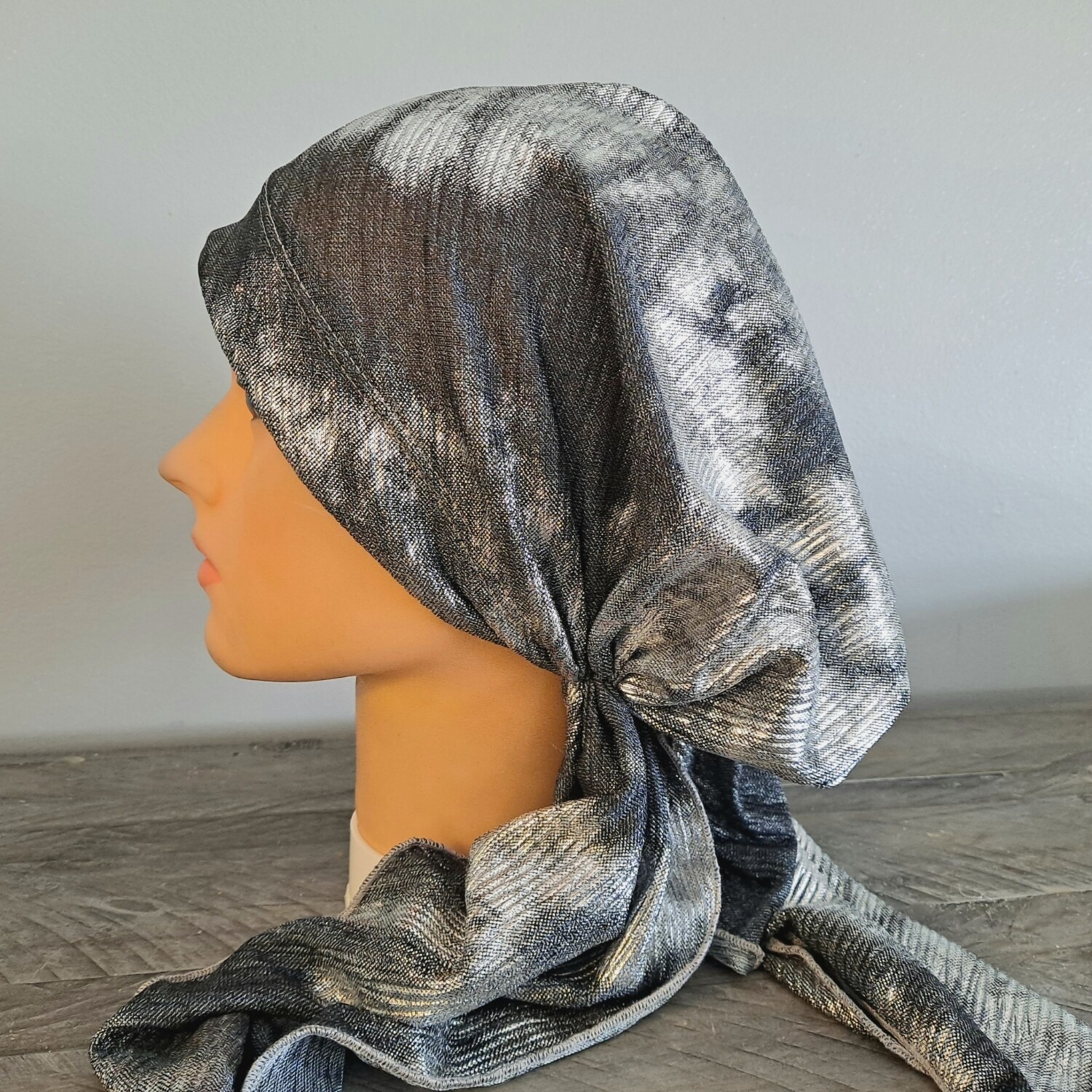 Gray and silver metallic pretied tichel