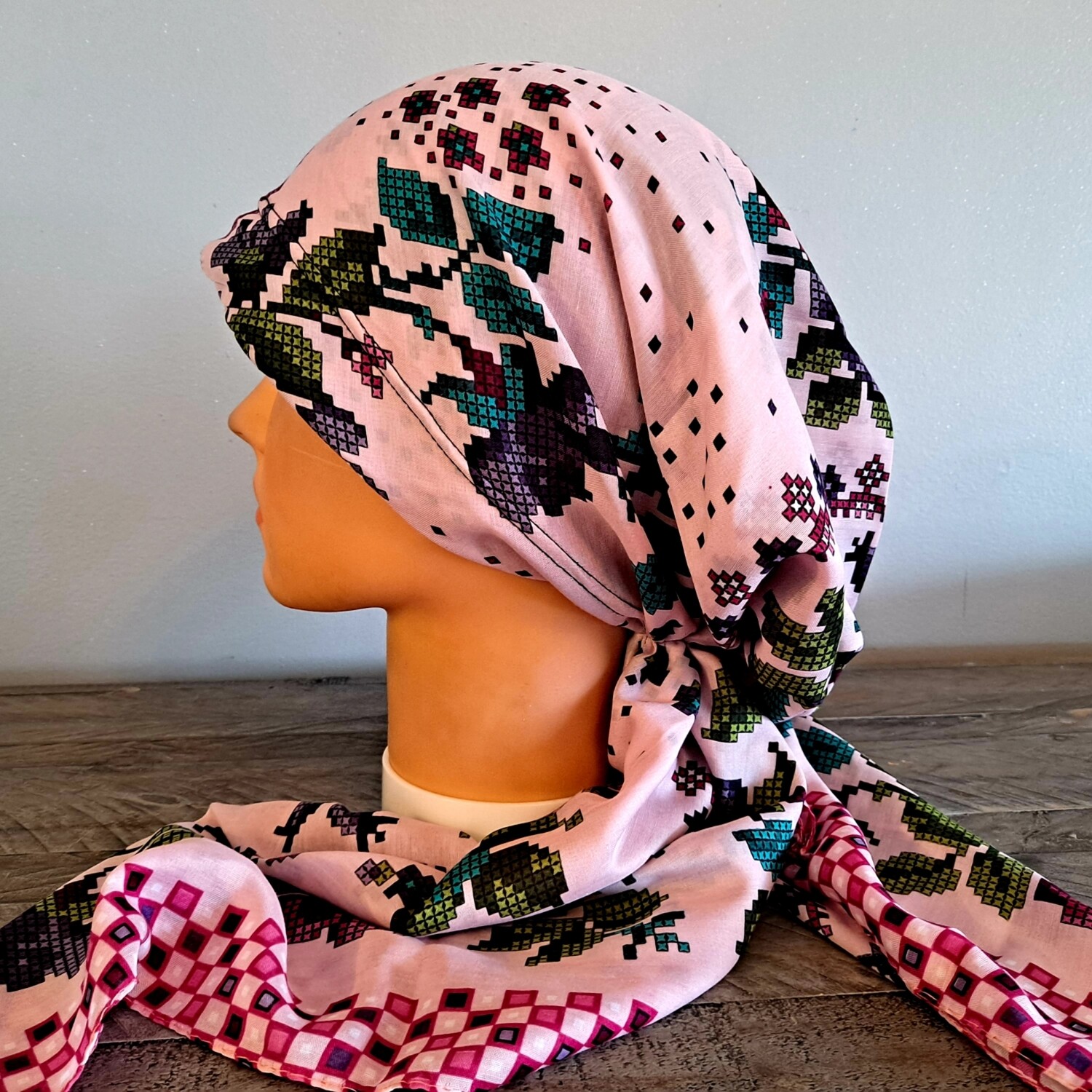 Pretty pink pre-tied  w/band sewn in