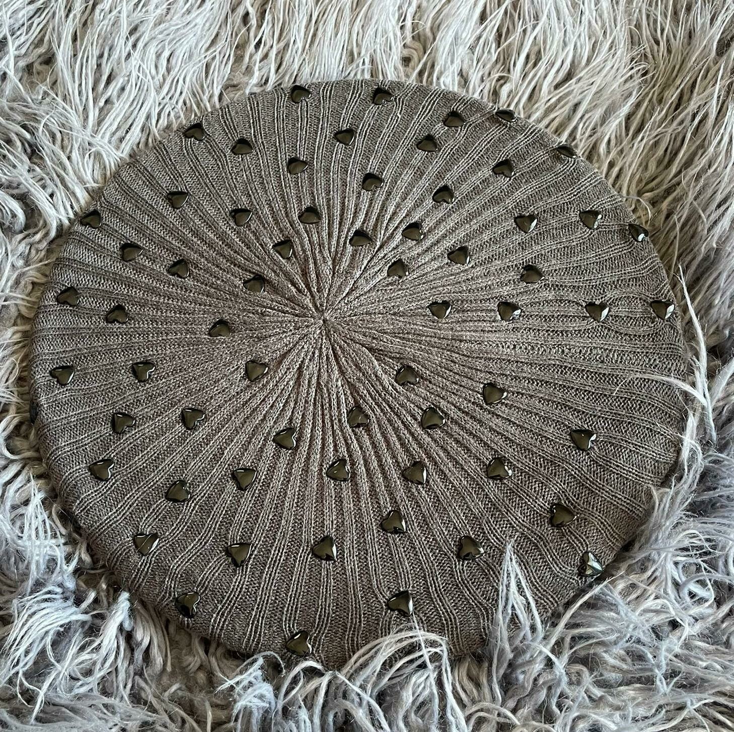 Lined gray knit beret/snood - black hearts