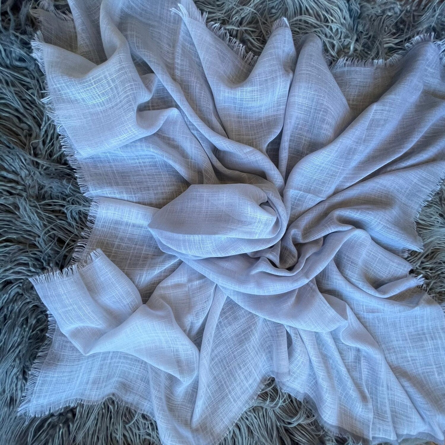 Soft fringes - shaded tichel - light gray
