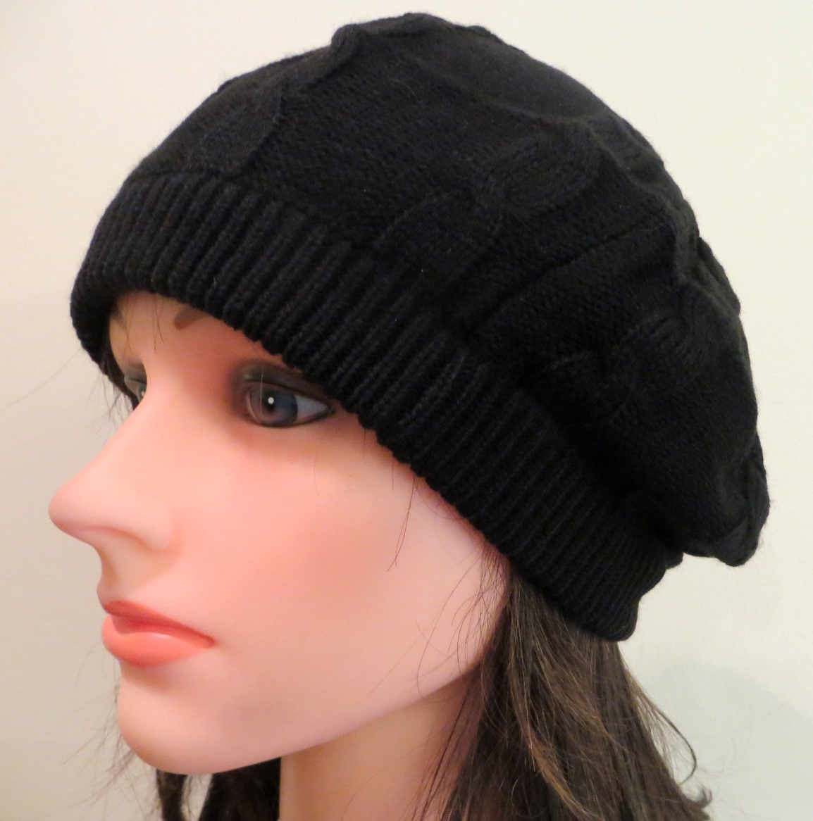 Black lightweight beret