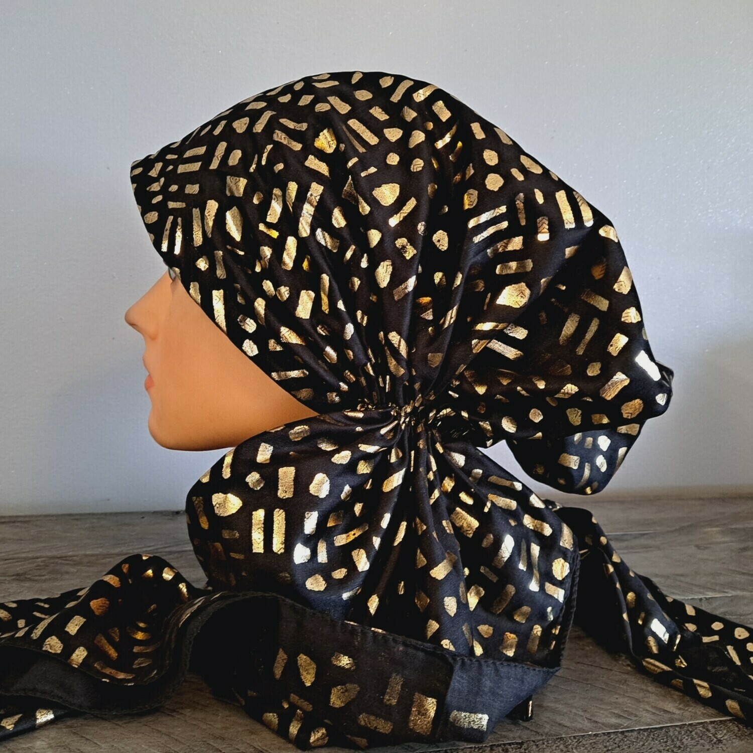 Black/gold shapes metallic patterned pretied tichel