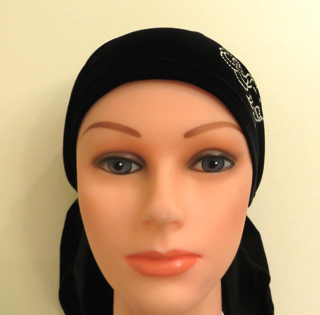 Black velvet  pre tied tichel with applique