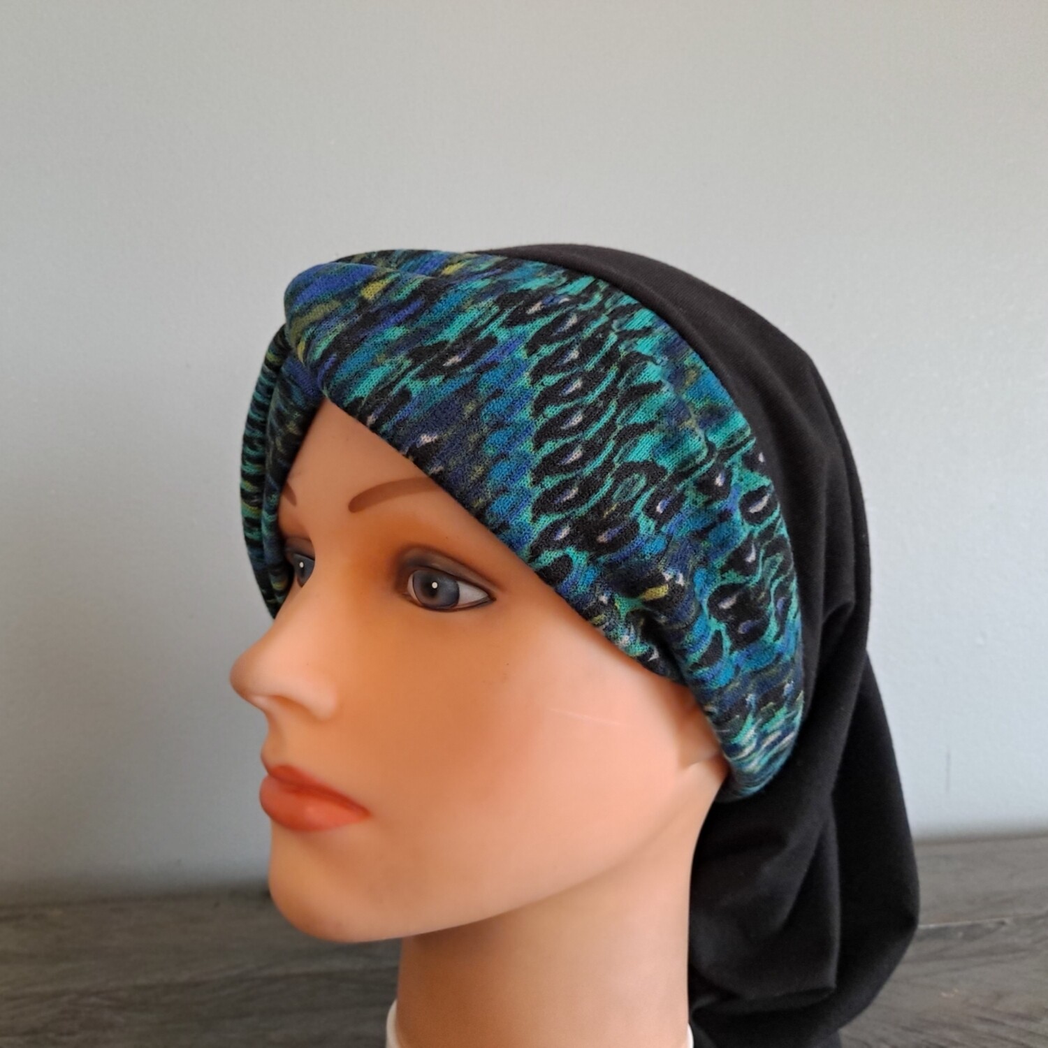 Knot snood black - with colorful patterned front