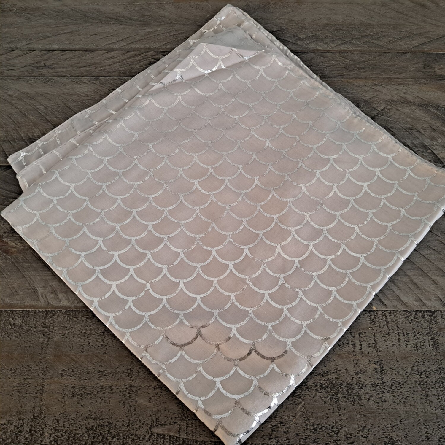 Silvery gray/silver metallic scales patterned tichel