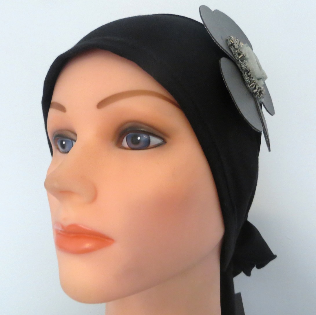 Self tie tichel black with gray flower