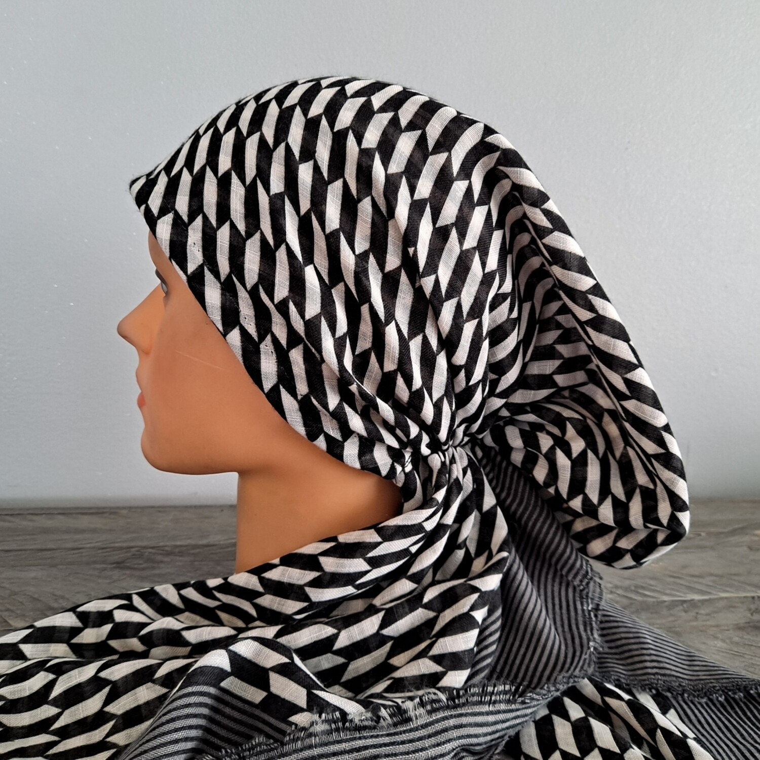 Black/White w/gray - soft fringes pretied tichel