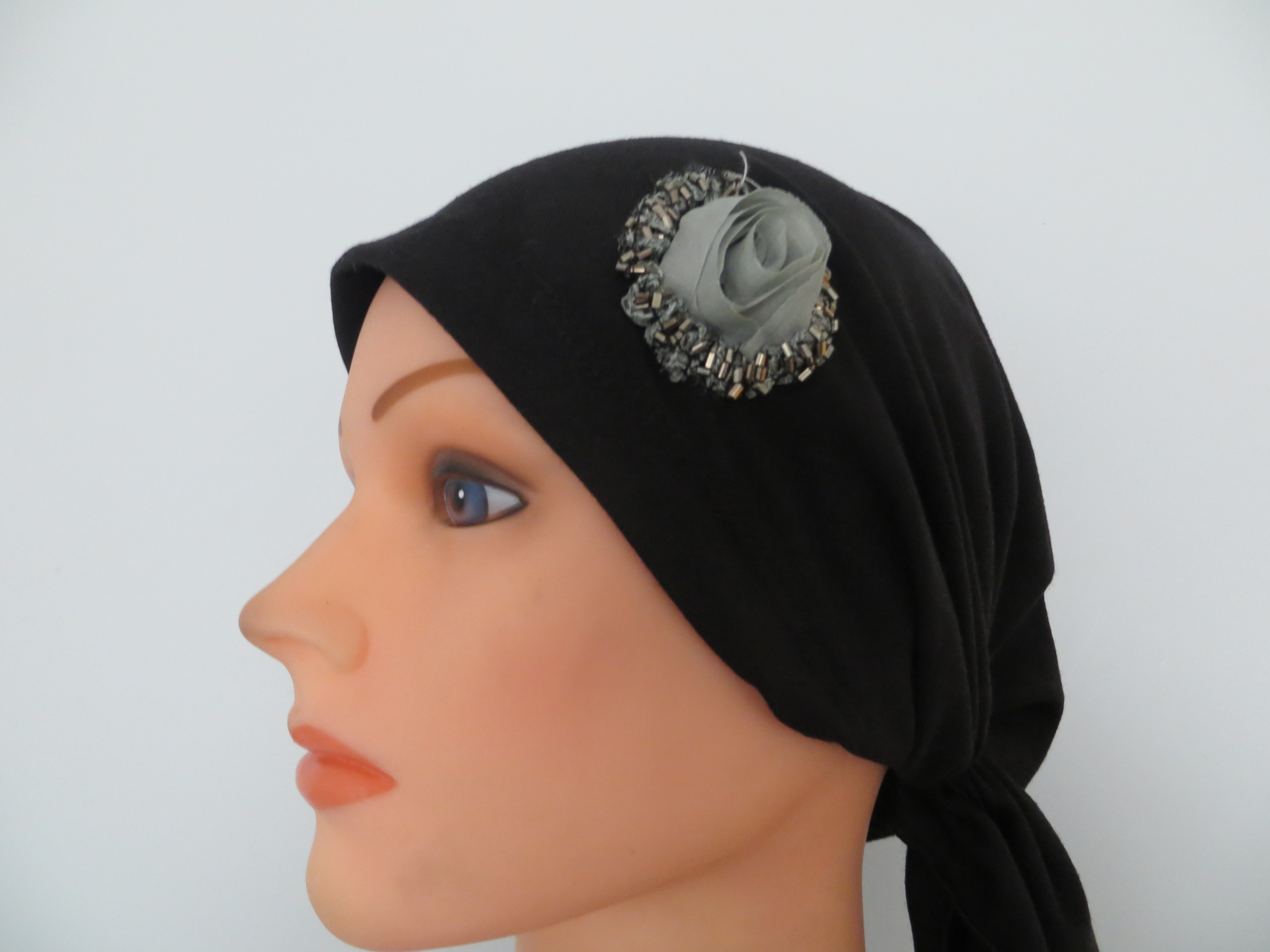 Black pre-tied tichel with chic applique