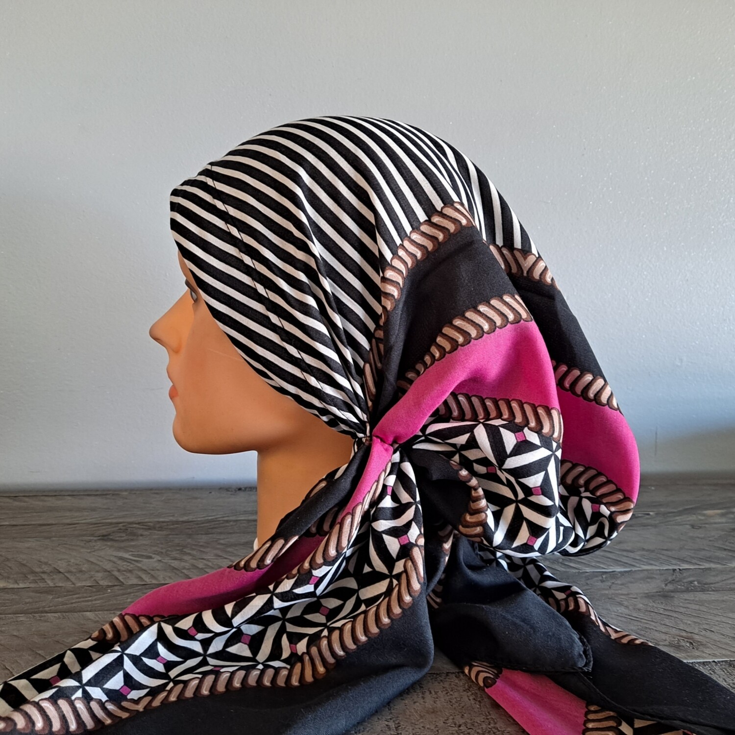 Black/pink pretied Turkish Tichel w/band sewn in