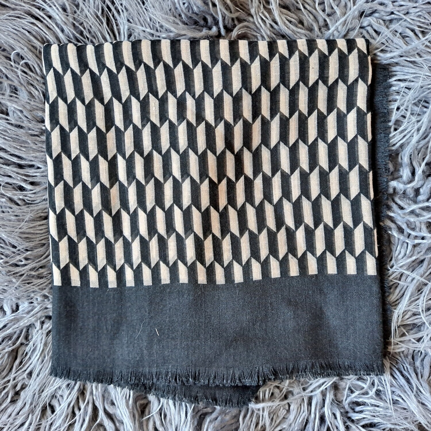 Black/beige - diamond patterned soft fringed tichel