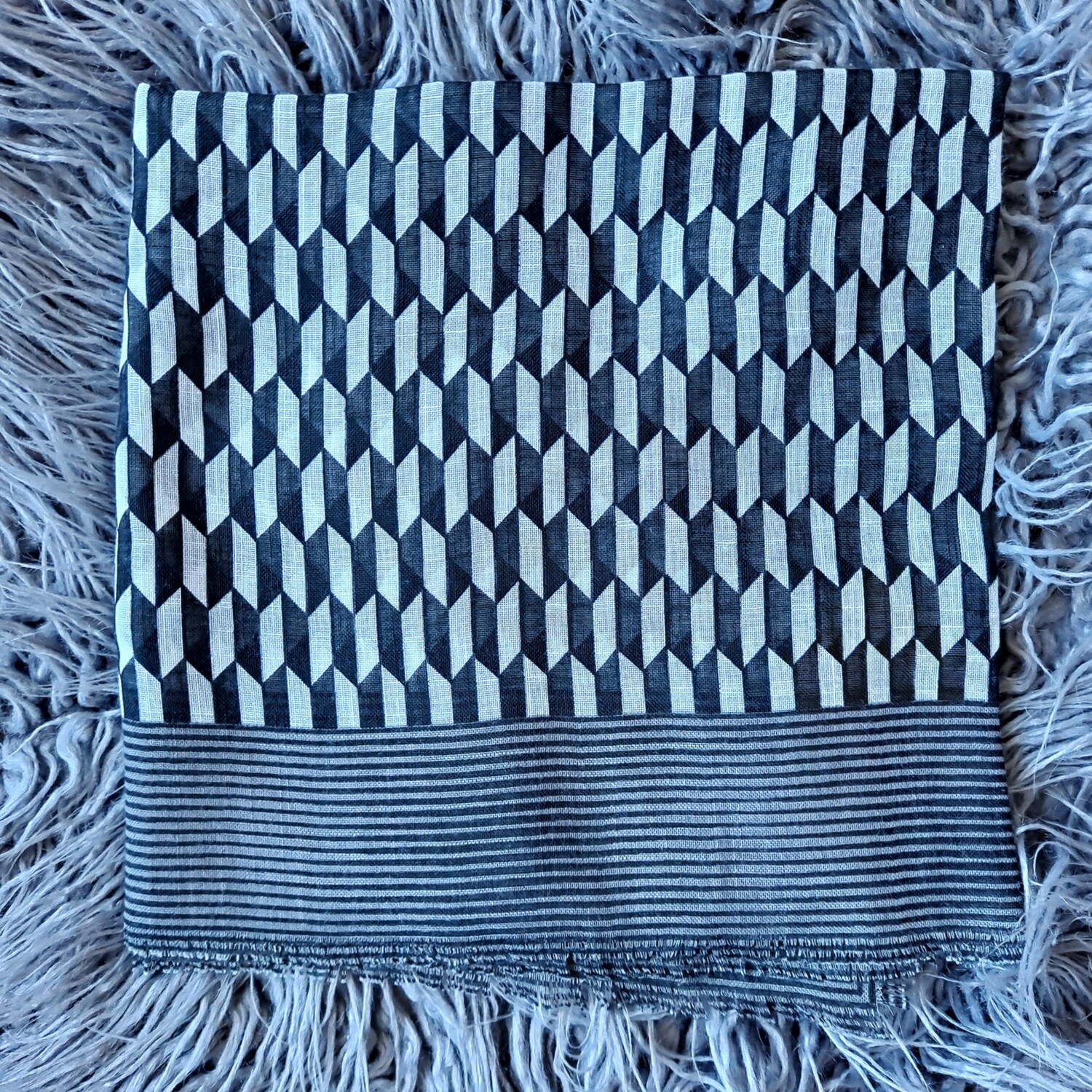 Black/white w/gray - diamond patterned soft fringed tichel