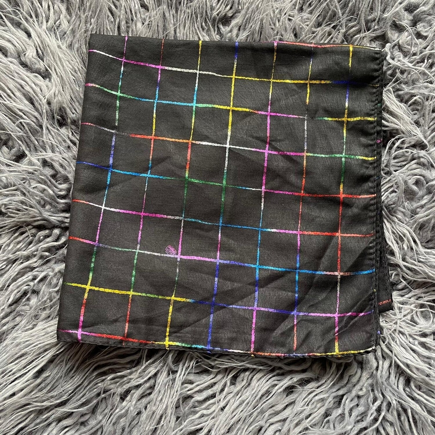 Black/colorful metallic squares patterned tichel