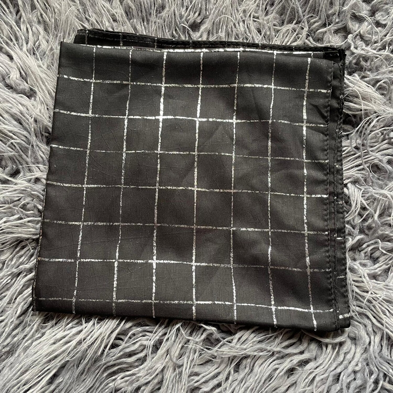 Black/silver metallic squares patterned tichel