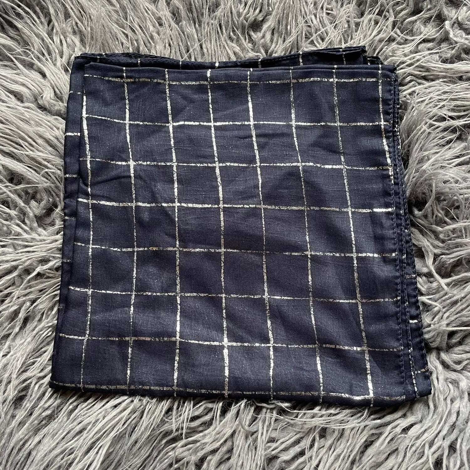 Navy/silver metallic squares patterned tichel
