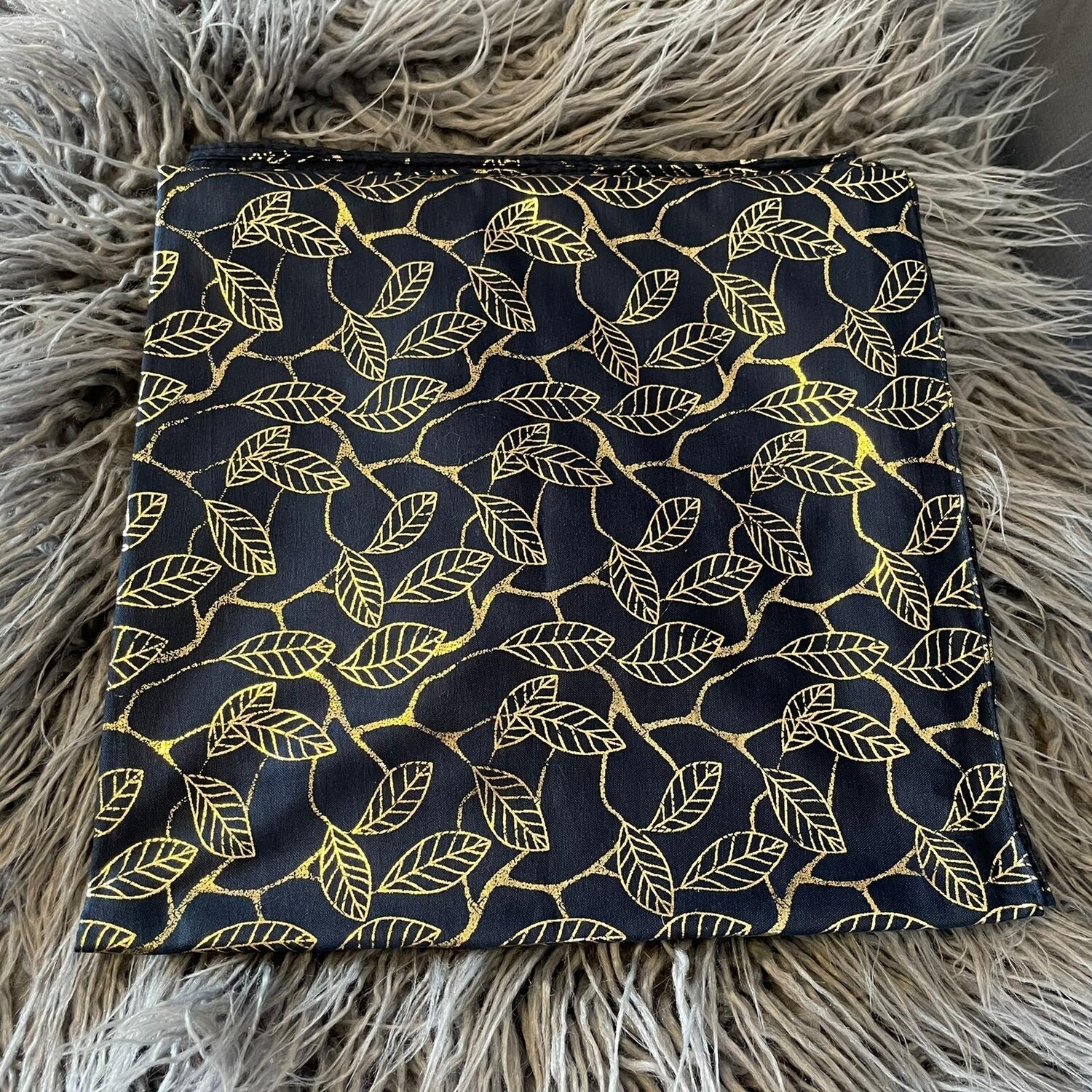 Navy/gold metallic small leaves patterned tichel