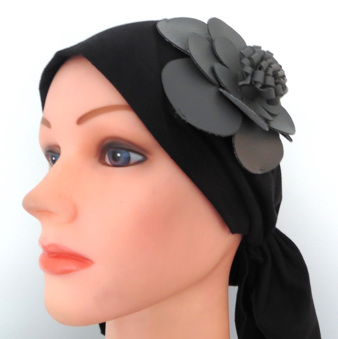 Black pre-tied tichel with ex large gray applique