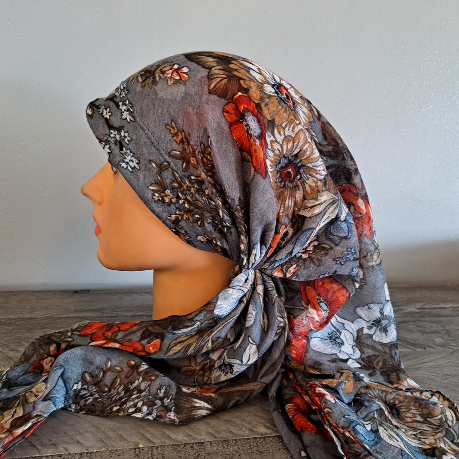 Gray floral super lightweight long back pre-tied kerchief w/band sewn in