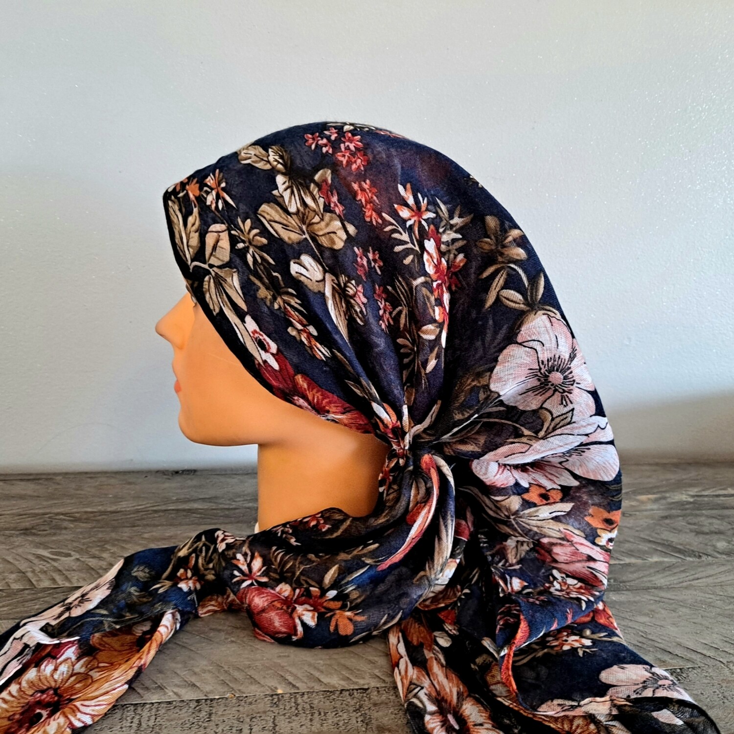 Navy floral super lightweight long back pre-tied kerchief w/band sewn in