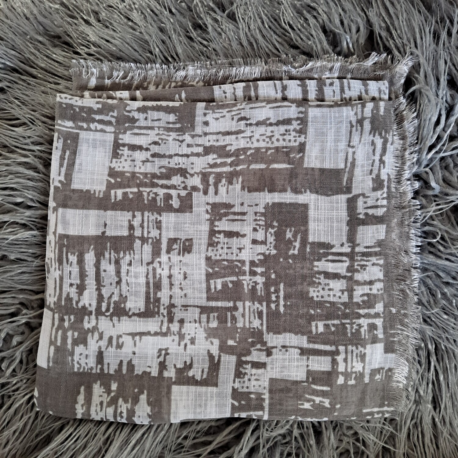 Light gray patterned fringed tichel