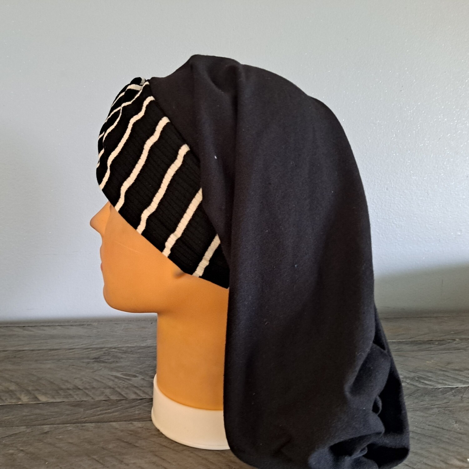 Knot snood black and white