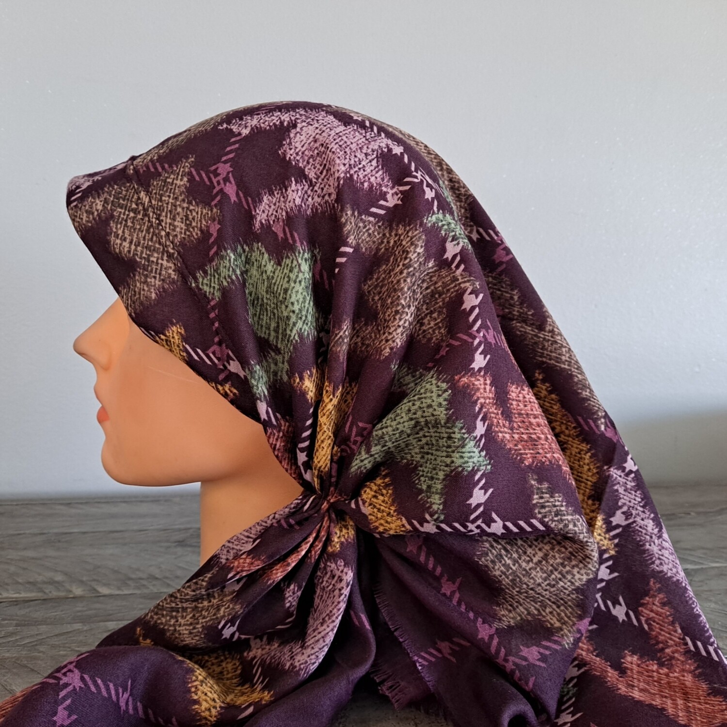 Burgundy long back pre-tied kerchief w/band sewn in