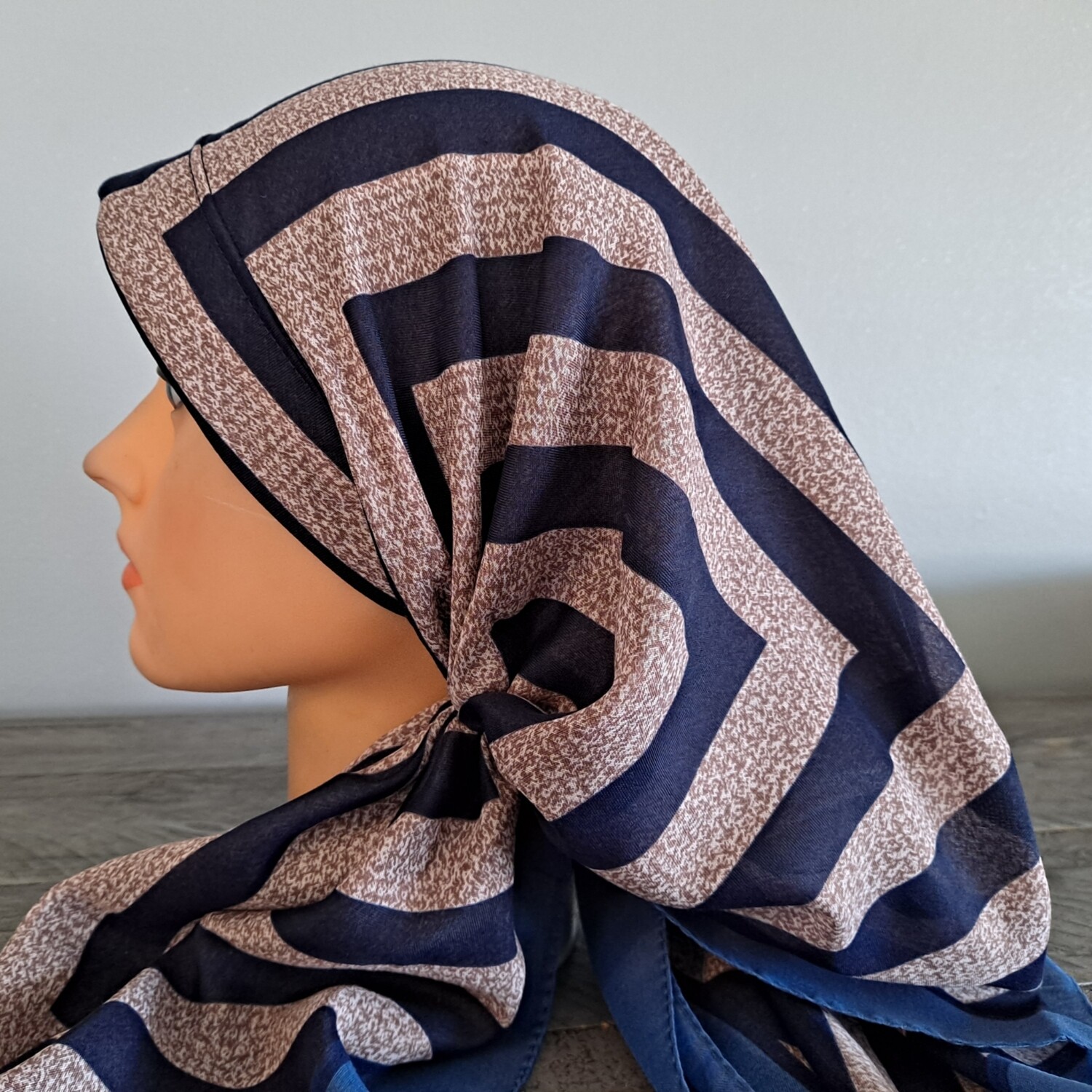 Navy/tan long back pre-tied kerchief w/band sewn in
