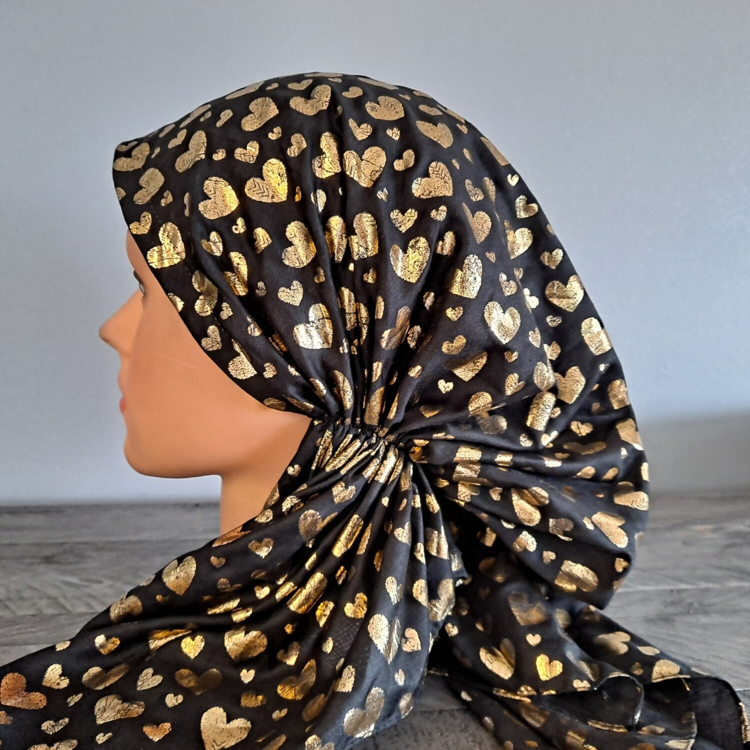 Black - solid gold metallic hearts pretied tichel