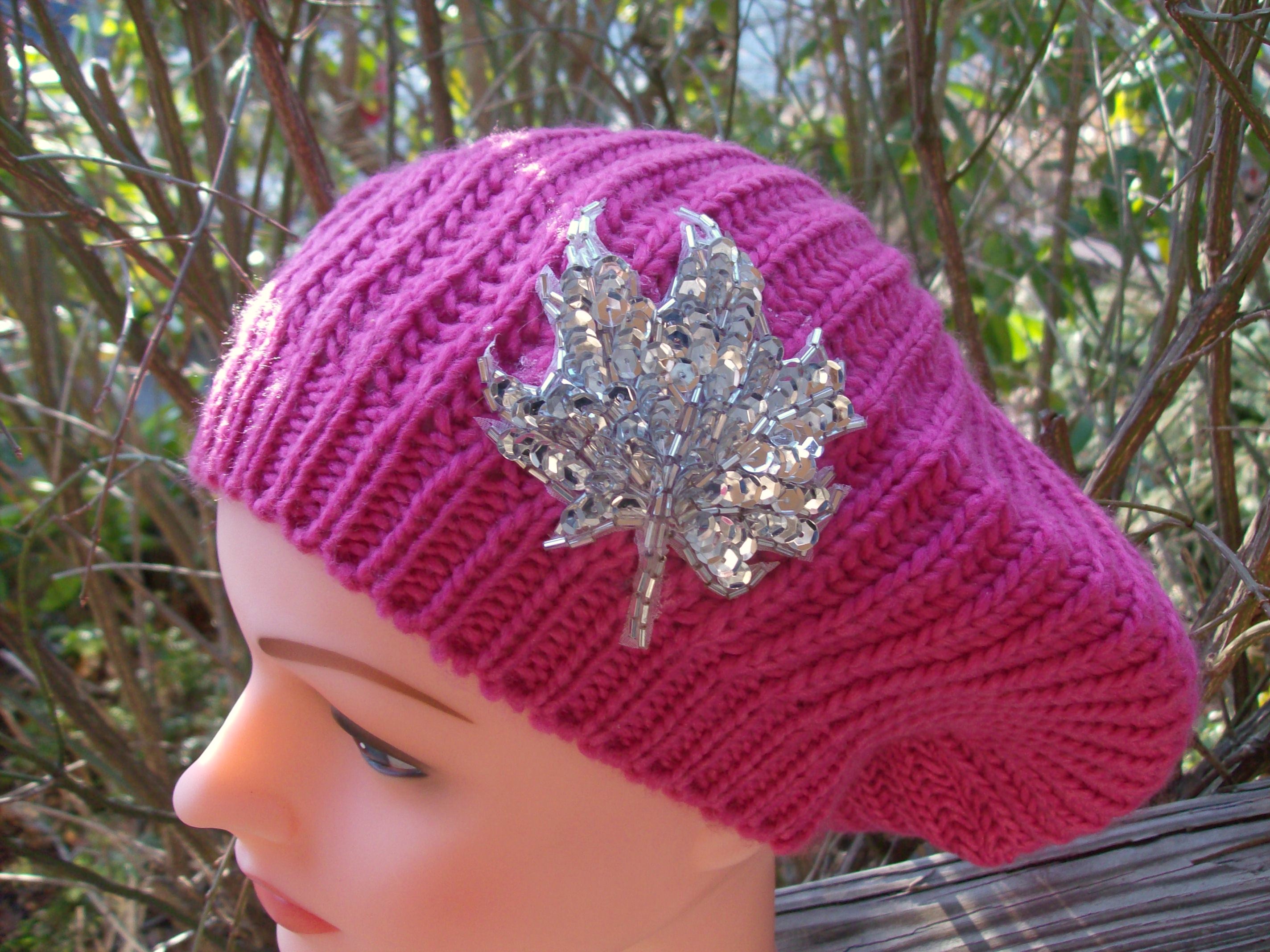 Chic beret hot pink