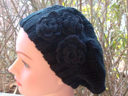 Triple side flower beret black