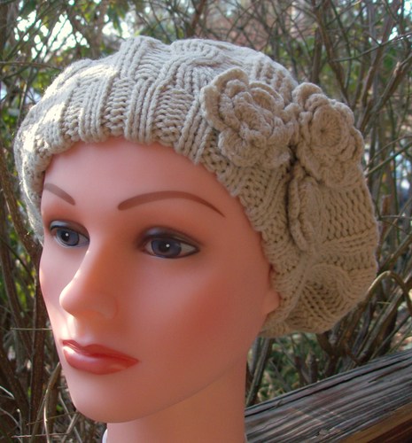 Triple side flower beret lighter beige