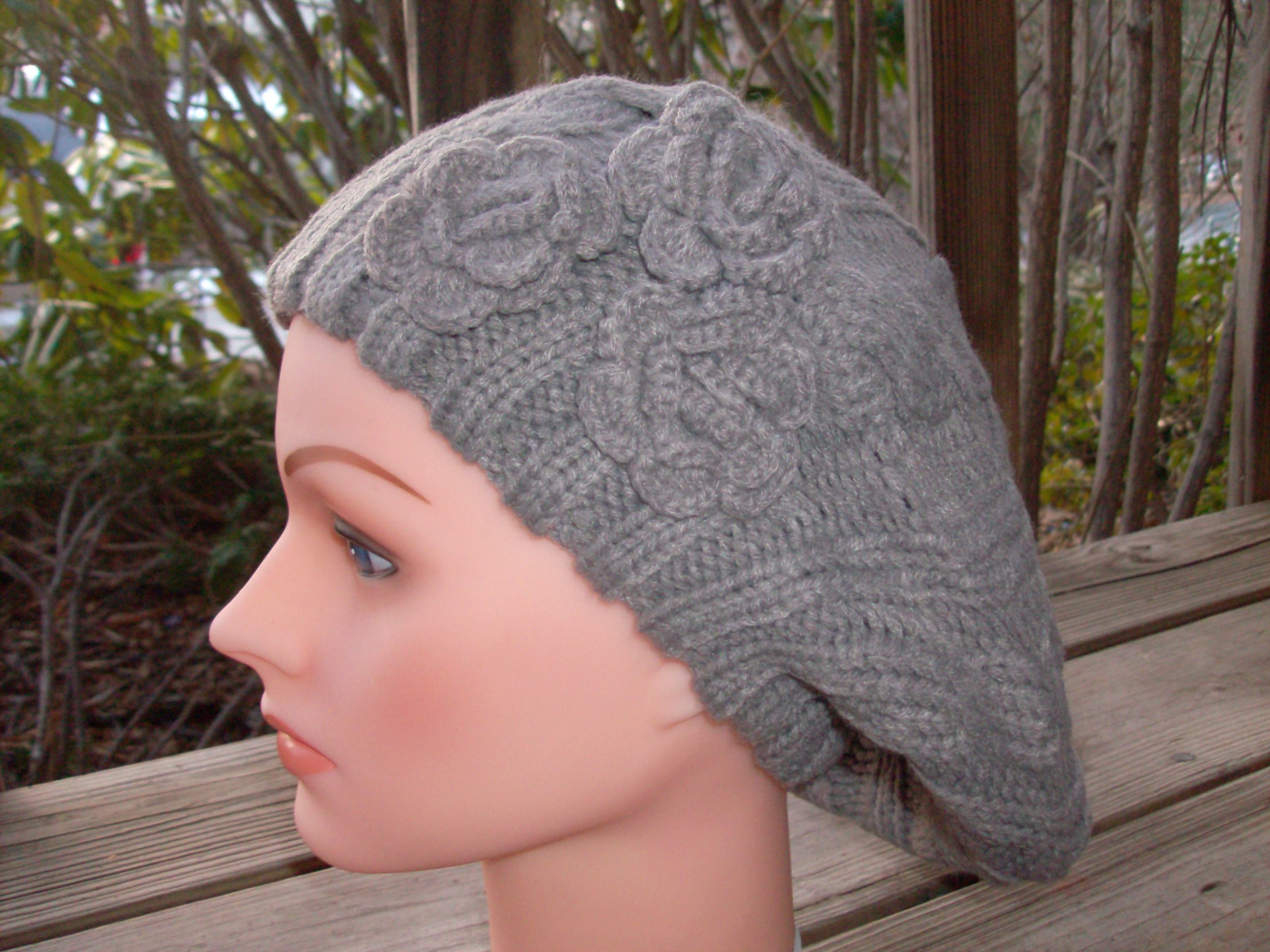 Triple side flower beret darker beige / gray