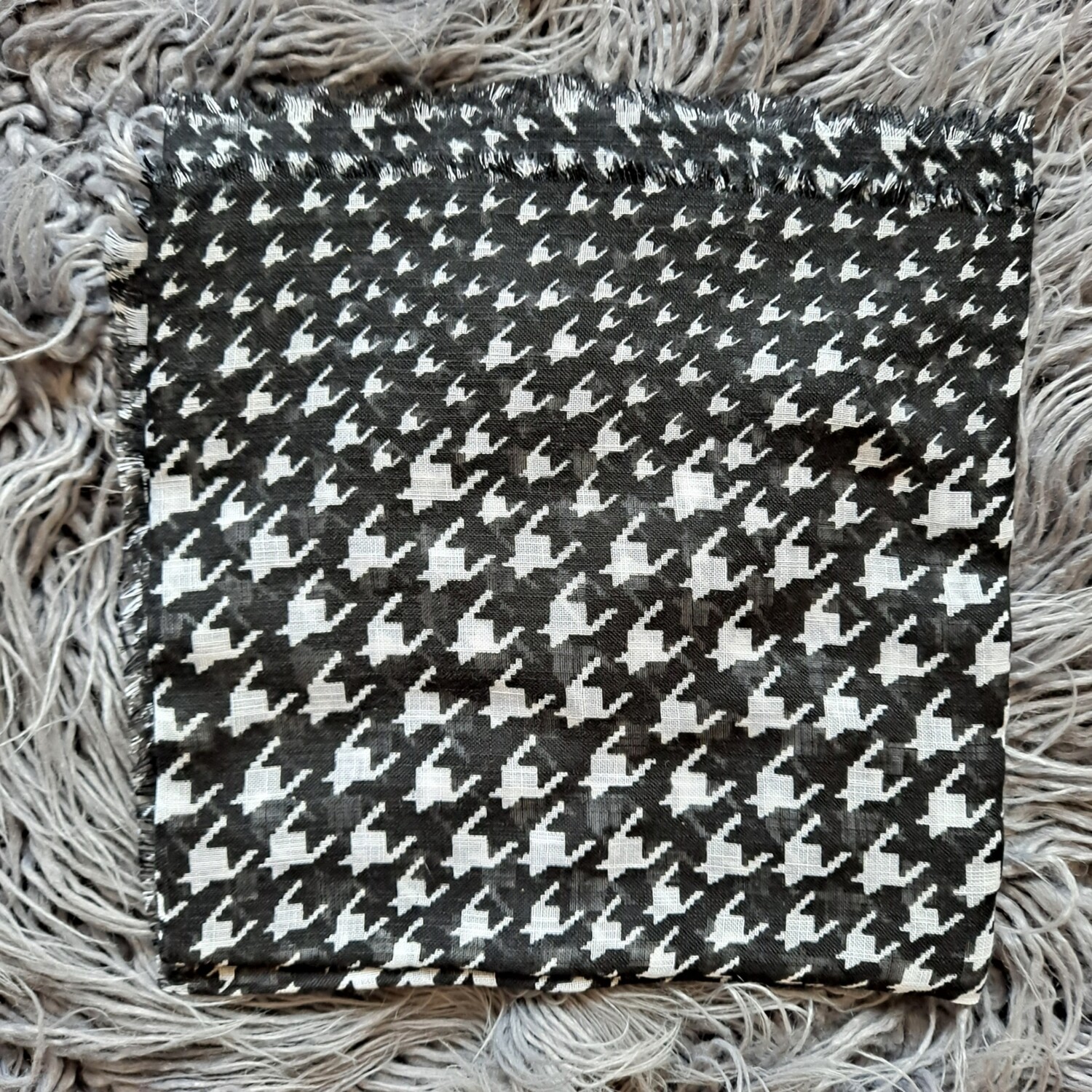 Black/white houndstooth - soft fringes tichel
