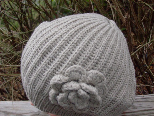 Single flower beret beige