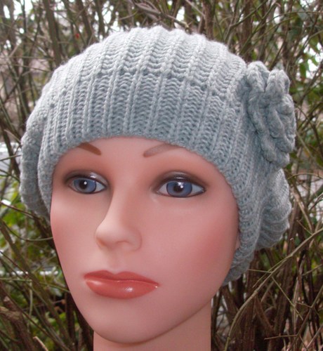 Single flower beret light gray