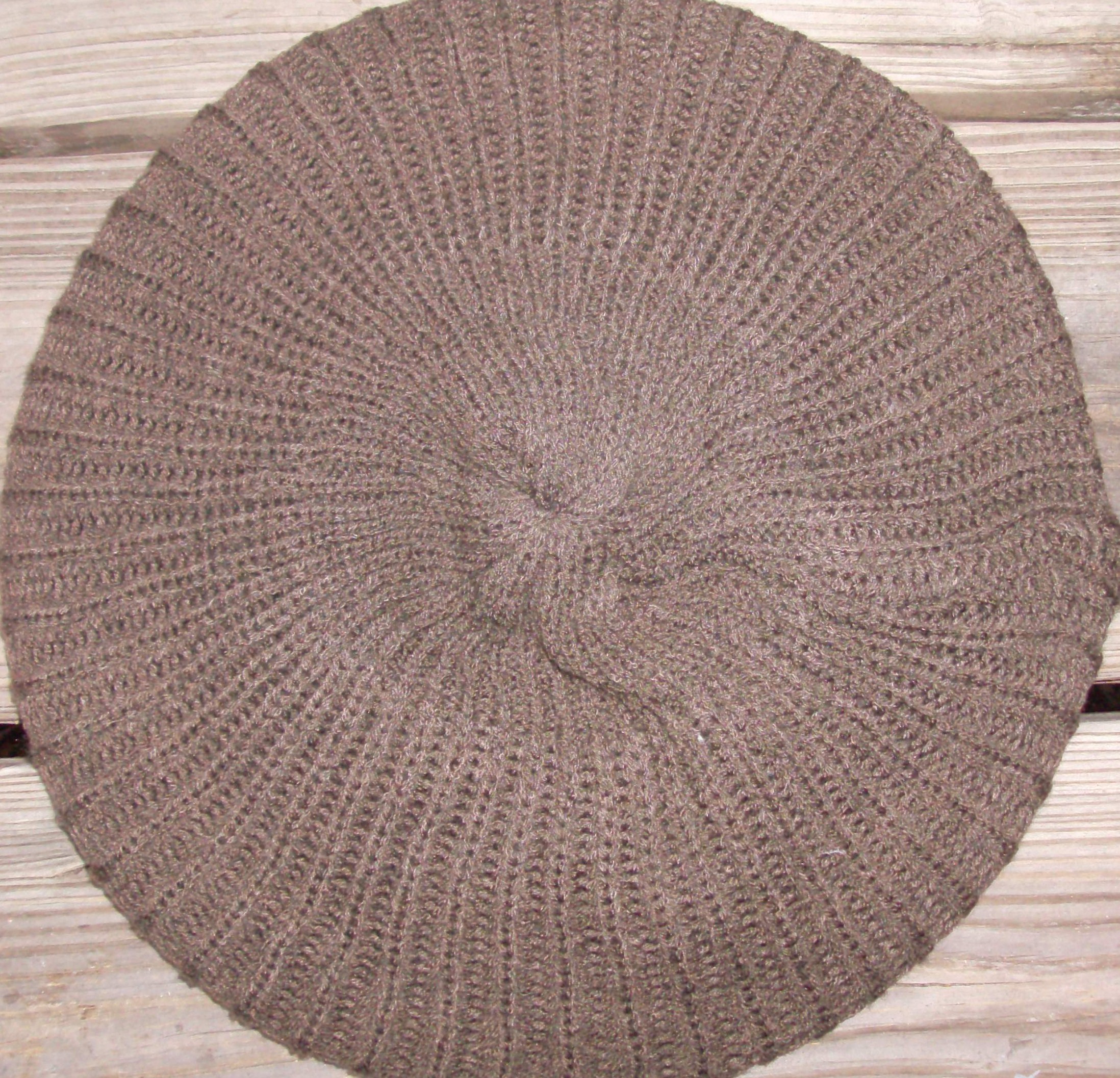 Plain lined beret brown