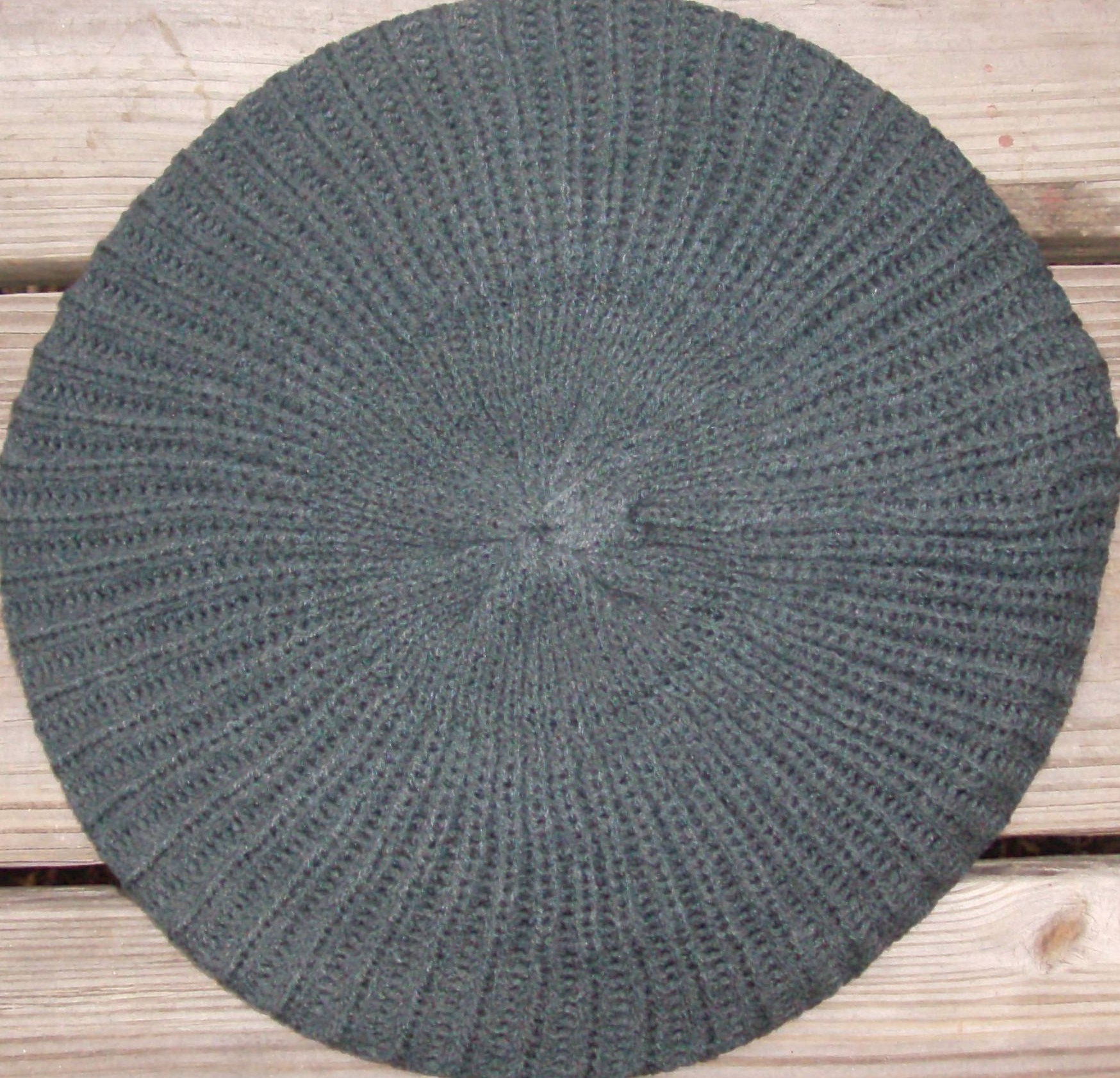 Plain beret charcoal gray